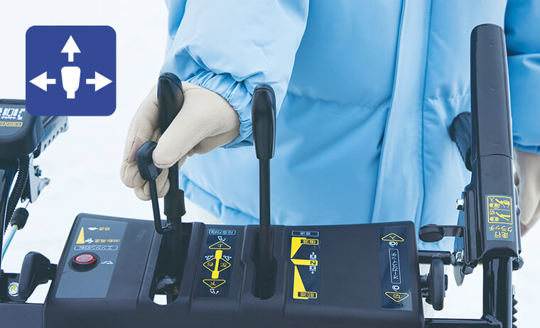 レバーを操作している写真