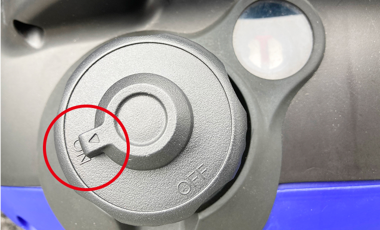 Photo of turning the fuel tank cap knob to ON