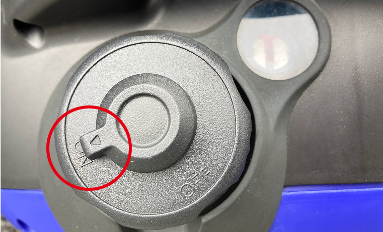 Photo of turning the fuel tank cap knob to ON