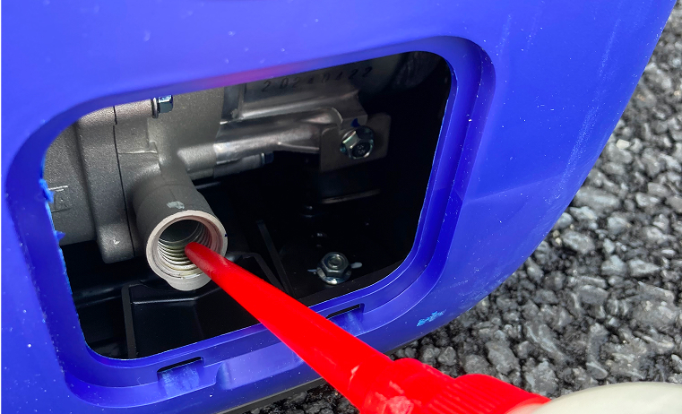 Photo of attaching the oil plug cover